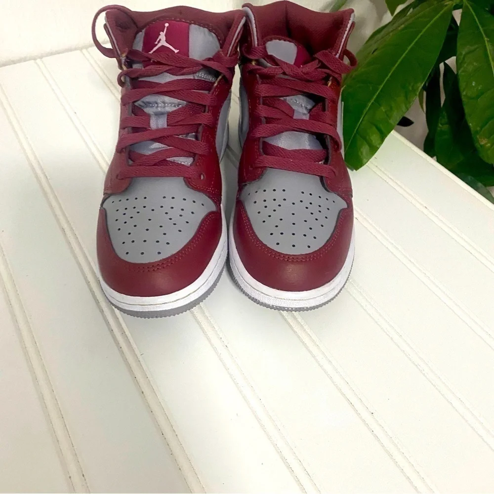 Jordan Air 1 Mid Cherrywood Team Red Maroon DQ8423-615 Size 5Y Women’s 6.5 EUC